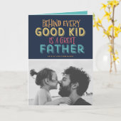 すべての良い子の後ろに父親素晴らしの引用文 カード (黄色い花)
