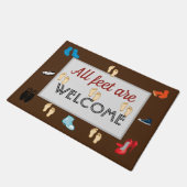 「すべての足が歓迎される」形式 ドアマット (アングル)