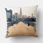 すべての道はピラミッドに導きます クッション (裏面)