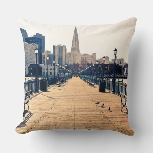 すべての道はピラミッドに導きます クッション (正面)