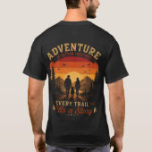 すべての道は思い出になる 一緒に冒険する方が楽しい Tシャツ (裏面)