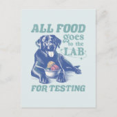 すべての食品がレトロのテストのためにブラックラボに行く ポストカード (正面)