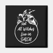 すべての魔女がセーレムかわいいハロウィーンのウィットに住んでいるわけではない マグネット (正面)