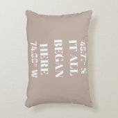 すべてはここから始まった オーダーメイドの座標 アクセントクッション (正面(垂直))