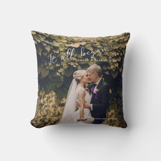 すべてはカップルエレガントな結婚式のギフトモノグラムを始めた クッション (正面)
