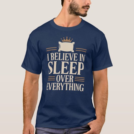 すべてよりも睡眠を信じる Tシャツ (正面)