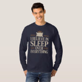 すべてよりも睡眠を信じる Tシャツ (正面フル)
