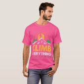すべてを登るハイカーハイキングマウンテン Tシャツ (正面フル)