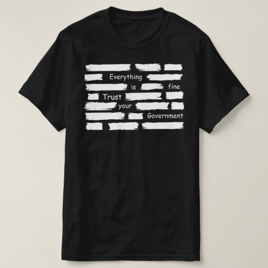 すべて問題ないはず 政府を信じろ Tシャツ (デザイン正面)