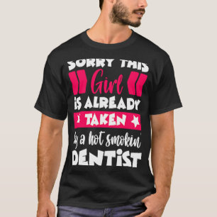 すまん、この女の子は既に熱い煙に巻き込まれている Tシャツ