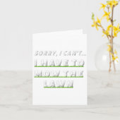 すみません、草刈りをしなきゃならないの、面白い芝刈り カード (黄色い花)