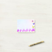 すみれ色のチューリップの花と蝶々 ポストイット (デスク上)