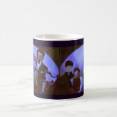 すみれ色のファインアートを用いる陶磁器のマグ: 家族のポートレート コーヒーマグカップ (中央)