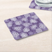 すみれ色の雪片パターン スクエアペーパーコースター (アングル)