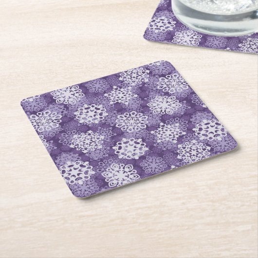 すみれ色の雪片パターン スクエアペーパーコースター (アングル)