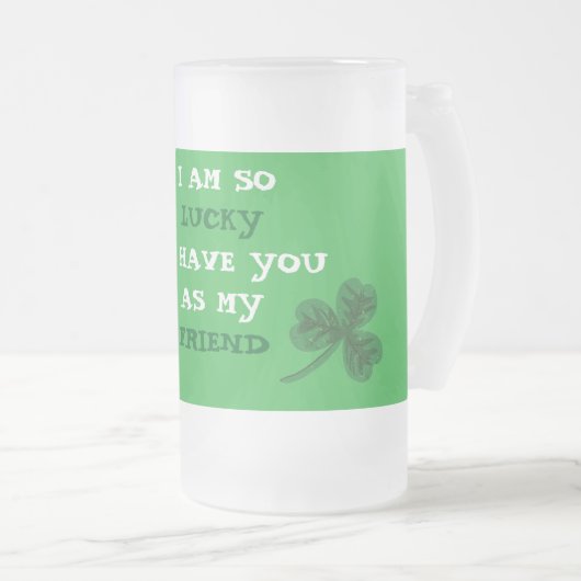 すりガラスのビアマグ – セントパトリックの日デザイン フロストグラスビールジョッキ (正面右)