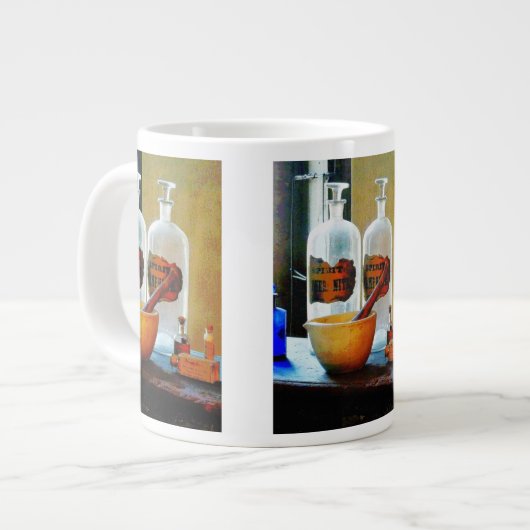 すり鉢とボトル付き杵 ジャンボコーヒーマグカップ (正面左)
