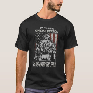 ~するのに特別な人が大きな退役軍人を負う Tシャツ