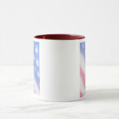 ずたずたに裂かれ、引き裂かれる マグカップ (中央)