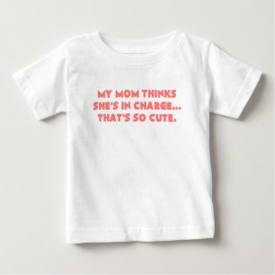 そうかわいいピンクである私のお母さんはshesを担当した考えます ベビーTシャツ
