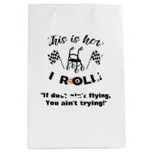 「そうやって転がい!」 Walker with Wheels （ユーモア） ミディアムペーパーバッグ (正面)