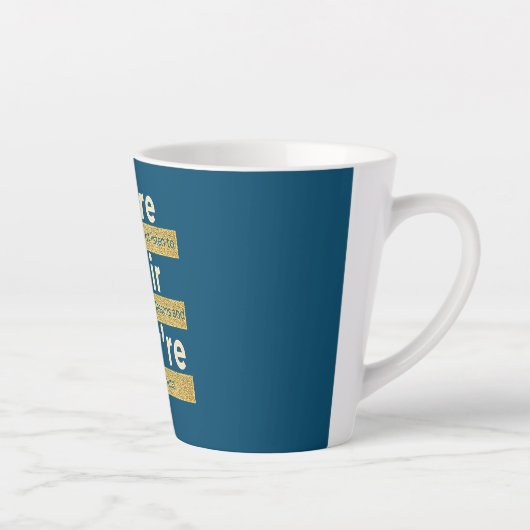 そこでは彼らは英語の文法ではないおもしろい カフェラテマグ (右)