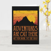 そこには冒険が待っている 面白いハイキング ハイカー カード (黄色い花)