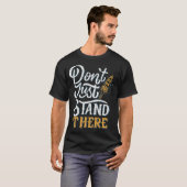 そこに立っているだけではない Tシャツ (正面フル)