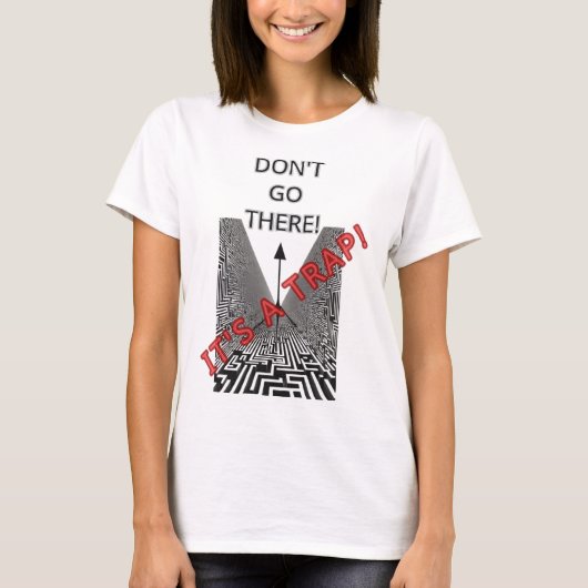 そこに行くな!罠だ! Tシャツ (正面)