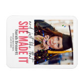 そしてそのとおり彼女は卒業のお知らせを投稿した マグネット (横)