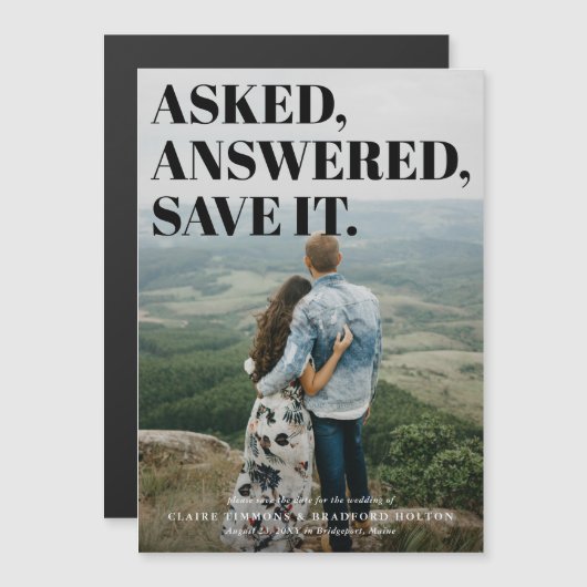 そしてはっきりした生意気なタイポグラフィック結婚式の日付を保存 マグネット招待状 (正面/裏面)