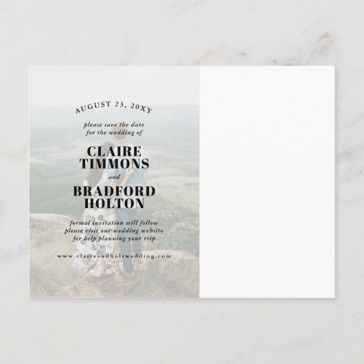 そしてはっきりした生意気なタイポグラフィック結婚式の日付を保存 案内ポストカード (裏面)