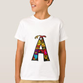 そしてカラフルおもしろいの手紙'A'トライバルとドードル Tシャツ (正面)