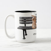 そしてベンチのマグに乗っているうさぎのように ツートーンマグカップ (左)