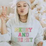 そしてメリー明るいシェニールのパッチの手紙クリスマス スウェットシャツ<br><div class="desc">共有休日応援このフェスティバルクリスマスと明メリーるいシャツデザイン。クリスマス与えの贈り物や休日の幸せを楽しむのに最適！このデザインは、と明るいカラフルトレンディーの異なるパッチメリー文字を特徴とする。</div>