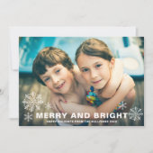 そしてメリー明るい雪の結晶のクリスマスフォト シーズンカード (正面)