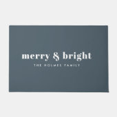 そしてメリー明るい |モダンクリスマスダスクな煙ブルー ドアマット (正面)