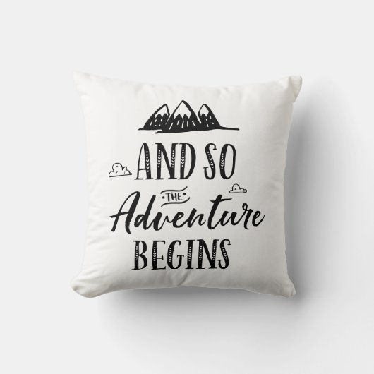 そして冒険が始まる装飾用クッション クッション (正面)