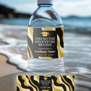 そして冒険が始まる – 卒業モダン ペットボトルラベル