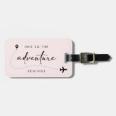 そして冒険が始まる 黒とピンク ラゲッジタグ (正面横)