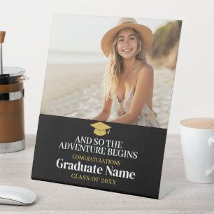 そして冒険を待つ – 卒業モダン写真 台座サイン