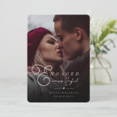 そして婚約した非常に楽しいクラシックミニマル写真 招待状 (スタンド正面)