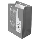 そして彼らは恐ろしい吠え声をあげた! ミディアムペーパーバッグ (裏面アングル)