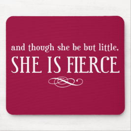 そして彼女は小さいにもかかわらず、彼女は獰猛です マウスパッド