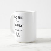 そして彼女は幸せに走り続けた マラソン完走記念 コーヒーマグカップ (正面左)