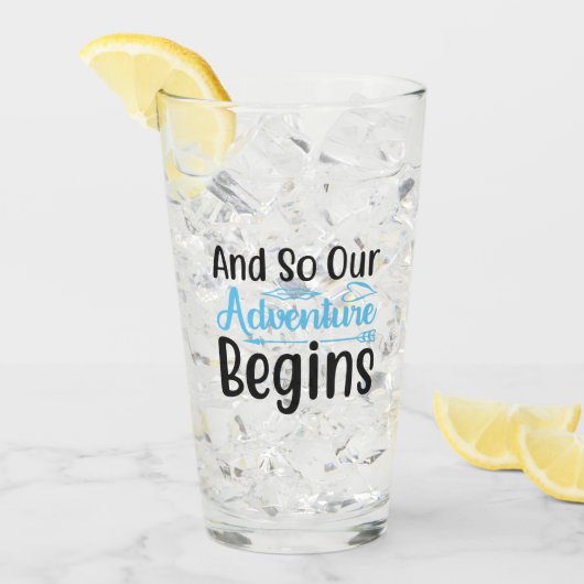 そして我々の冒険が始まる |新しいギフト タンブラーグラス (アイス正面)