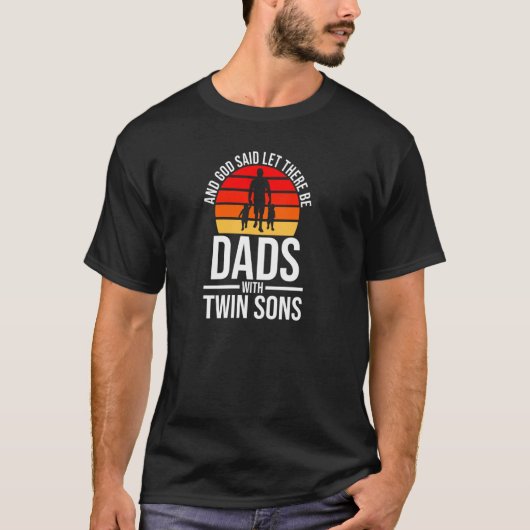 そして神は双子の息子とパパを言った男の子ツインプル Tシャツ (正面)