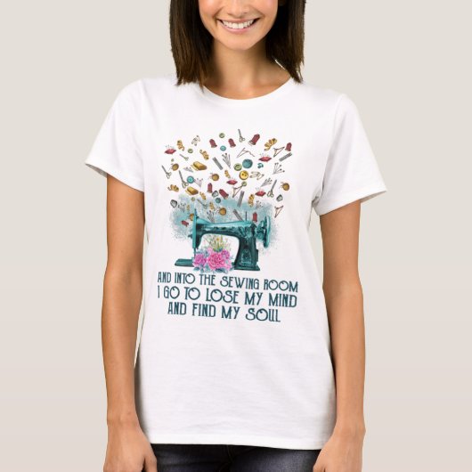 そして裁縫の部屋に私は気を失うために行く Tシャツ (正面)