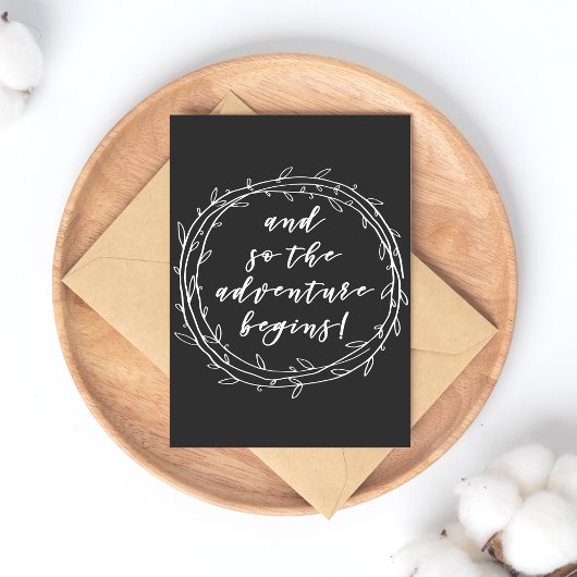 そして、冒険が始まる – 手書きのスクリプト ポストカード