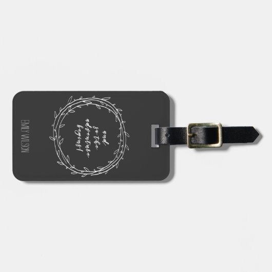 そして、冒険が始まる – 手書きのスクリプト ラゲッジタグ (正面横)